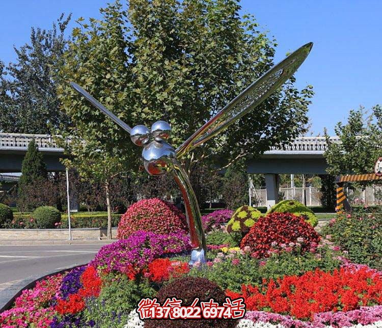 大型不銹鋼蜻蜓雕塑，給城市花園添彩