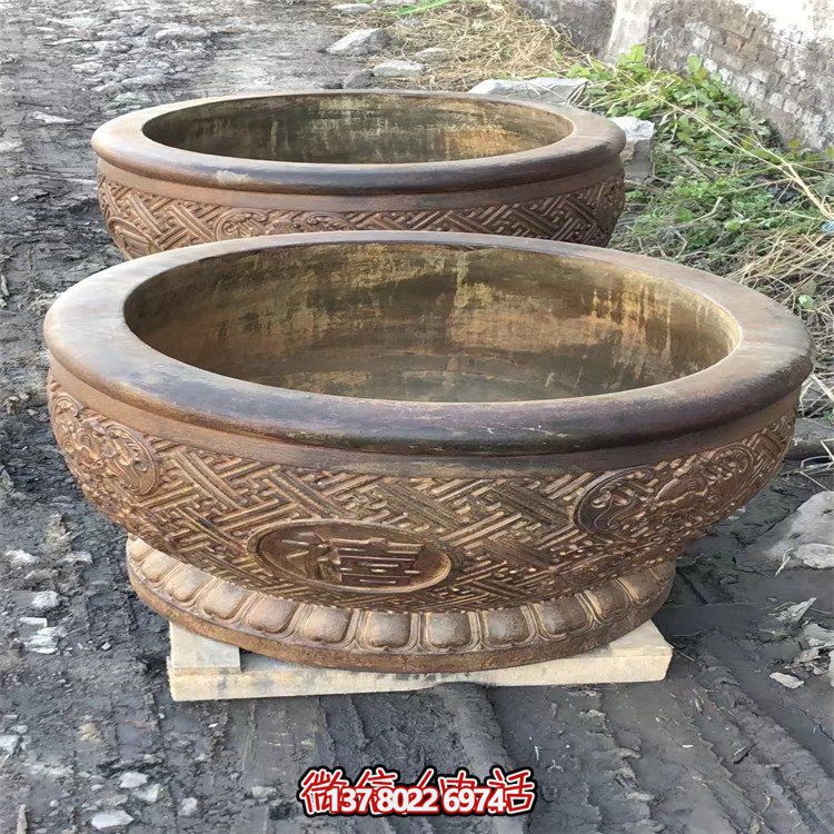 古典庭院魚缸，享受傳統文化的視覺盛宴