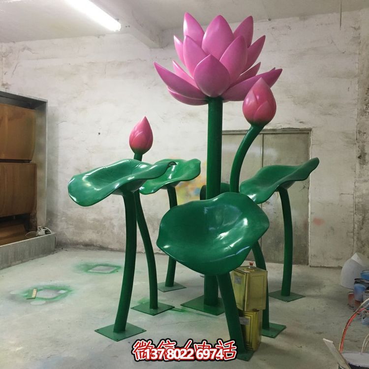 大型不銹鋼彩繪蓮花擺件，為游樂場、商場、戶外公園增色