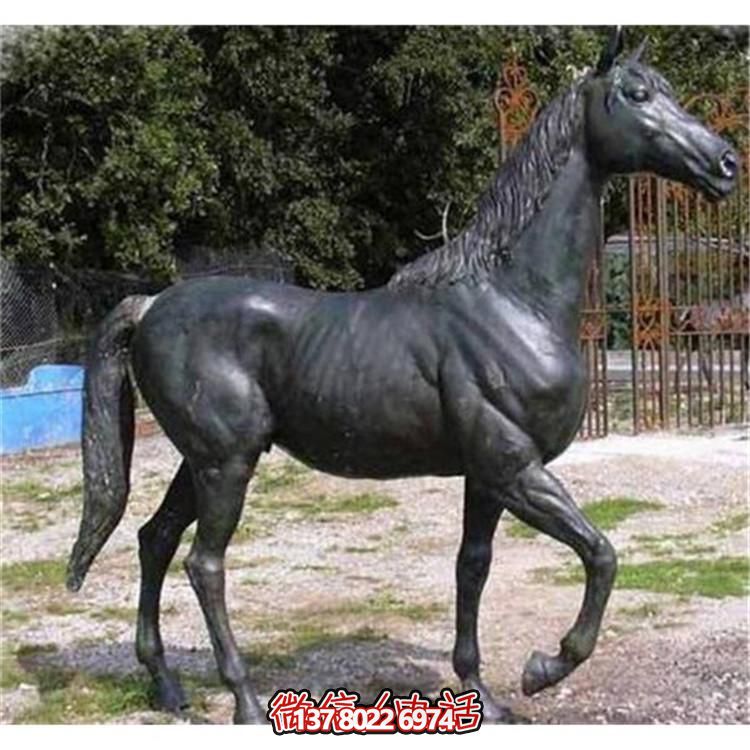 玻璃鋼仿銅馬雕塑，為園林廣場增添獨特魅力