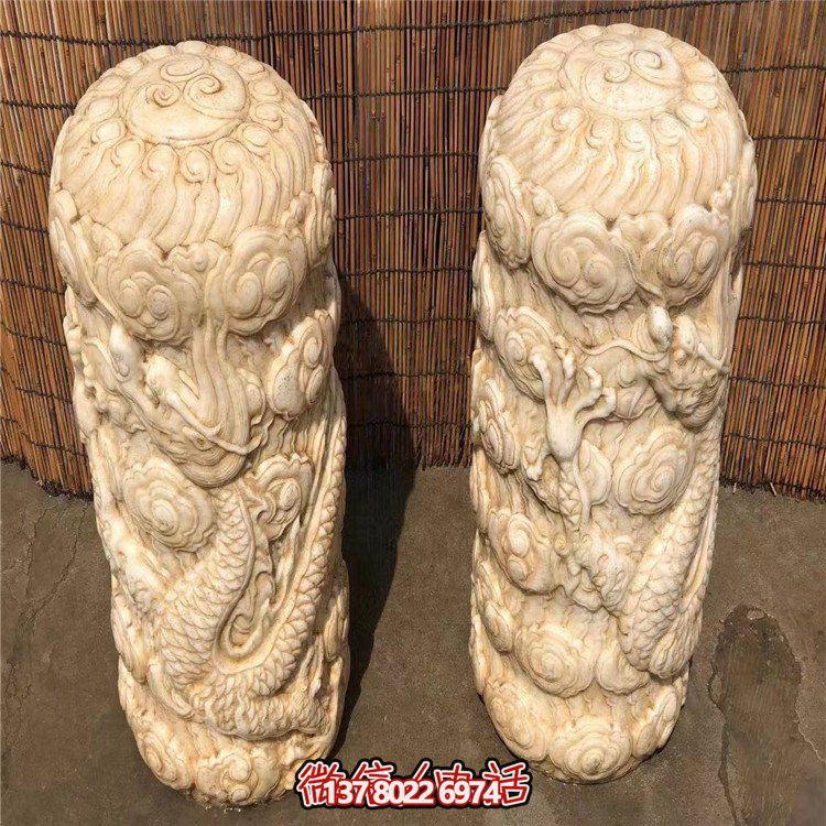 精美石柱浮雕擺件，添上龍庭院門口的濃濃文化氣息