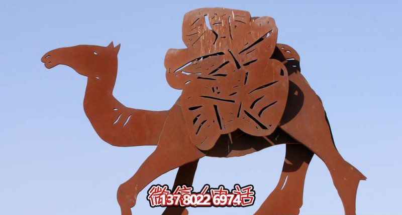 不銹鋼駱駝剪紙雕塑，點綴街道邊行走