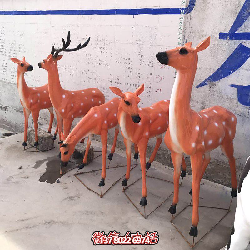 彩繪玻璃鋼雕塑鹿，靜謐優雅完美綻放