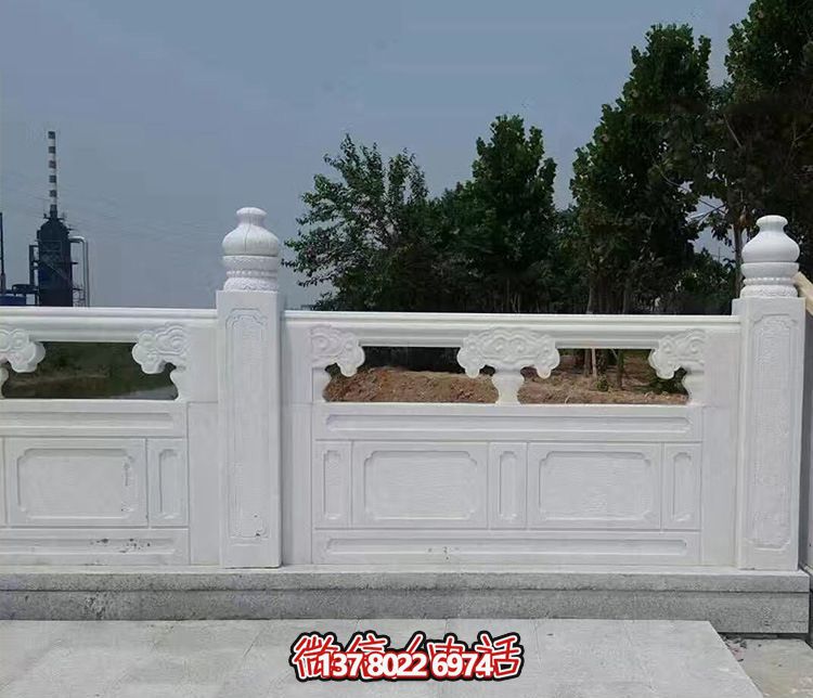 漢白玉鏤空石橋欄桿雕塑，為景區增添精彩
