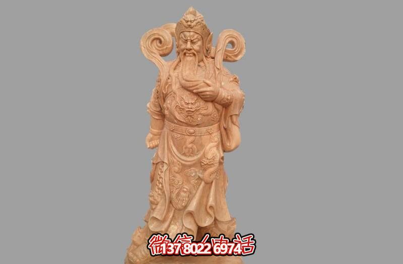 紅日晚霞下的關(guān)公雕塑，溫馨庭院里的佛像供奉