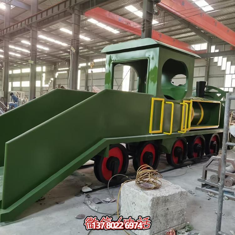 精致不銹鋼車頭雕塑，給游樂園增添時尚色彩
