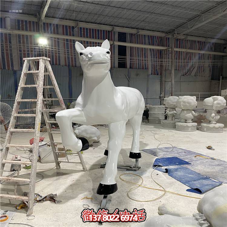玻璃鋼馬雕塑，點綴戶外園林