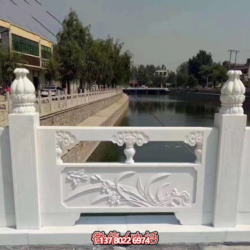 護(hù)城河精美石橋浮雕、漢白玉蘭花欄桿
