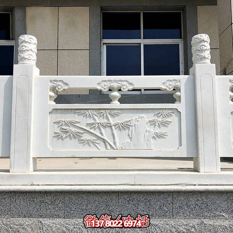 精致古典庭院雕飾浮雕石柱、欄桿、欄板，營(yíng)造溫馨園林