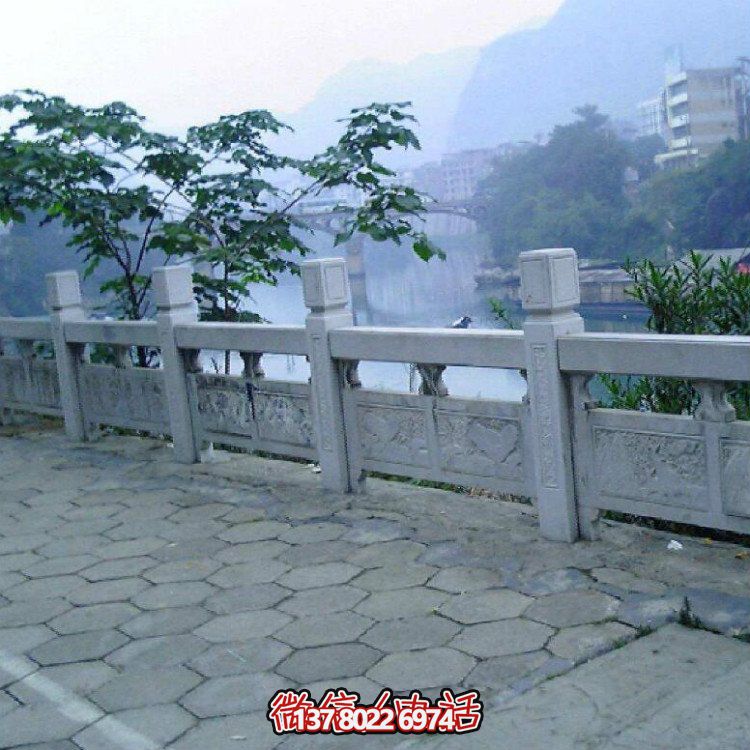 品質精良的大理石欄桿、欄板及雕塑，締造美麗景觀