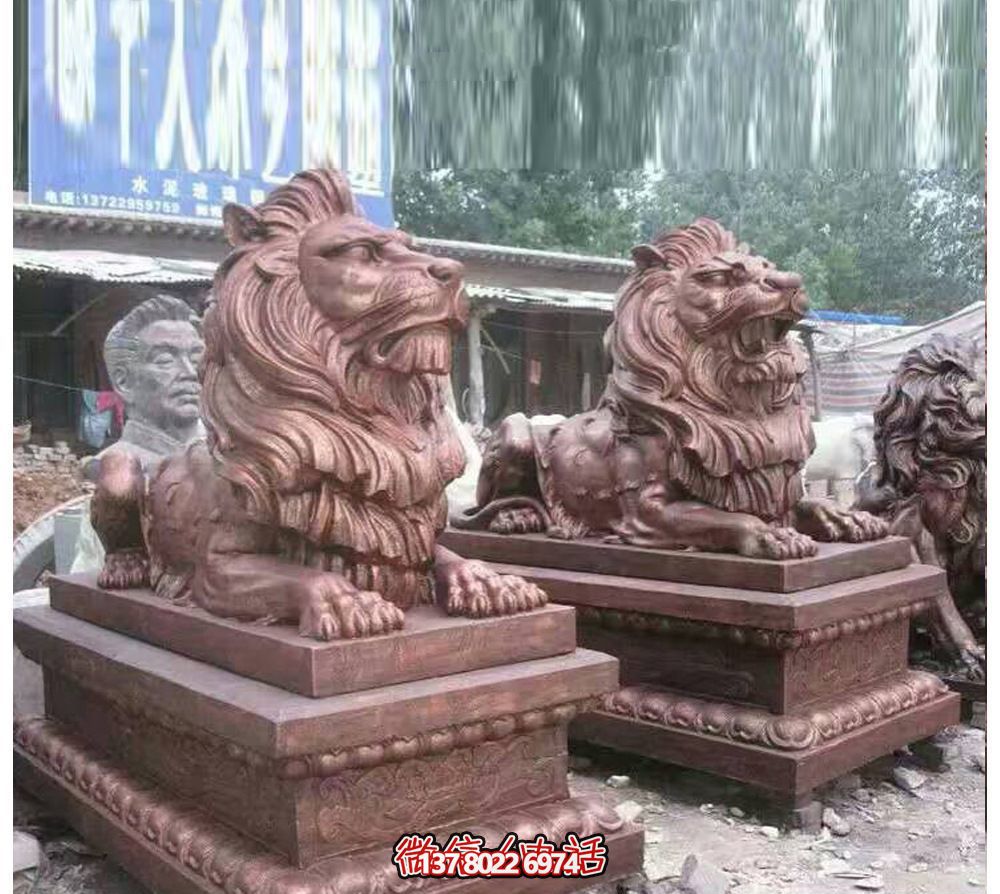 趴窩紅雕獅子仿真雕塑，守護(hù)晚霞鎮(zhèn)宅之美