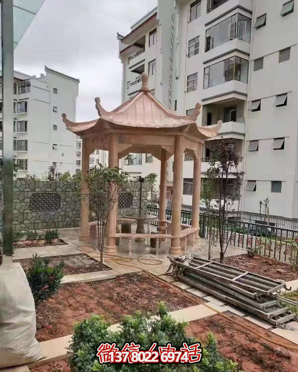 晚霞色石雕大理石涼亭，點綴園林美景